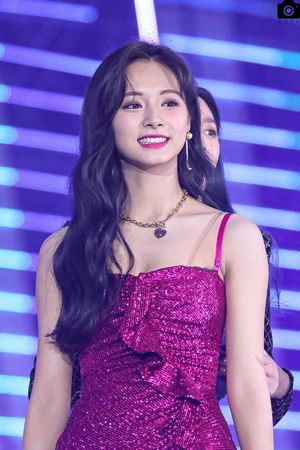 Photo : Tzuyu simply beautiful