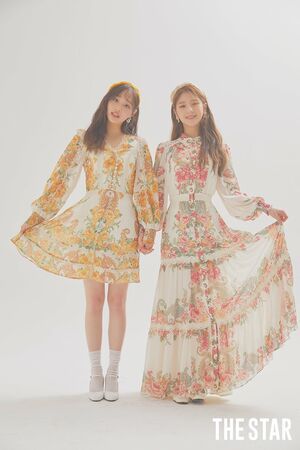 Photo : Heejin & Chuu