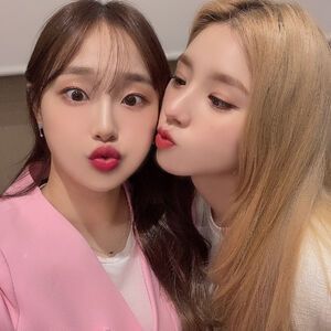 Photo : Chuu & Heejin