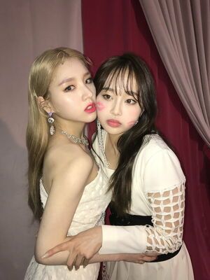Photo : Heejin & Chuu - LOONA