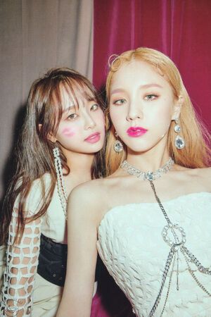 Photo : Chuu & Heejin