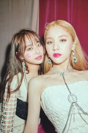 Photo : Chuu & Heejin