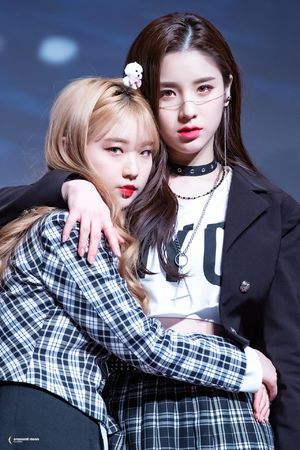 Photo : Yeojin & Heejin