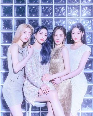 Photo : Heejin, JinSoul, Haseul and Hyunjin